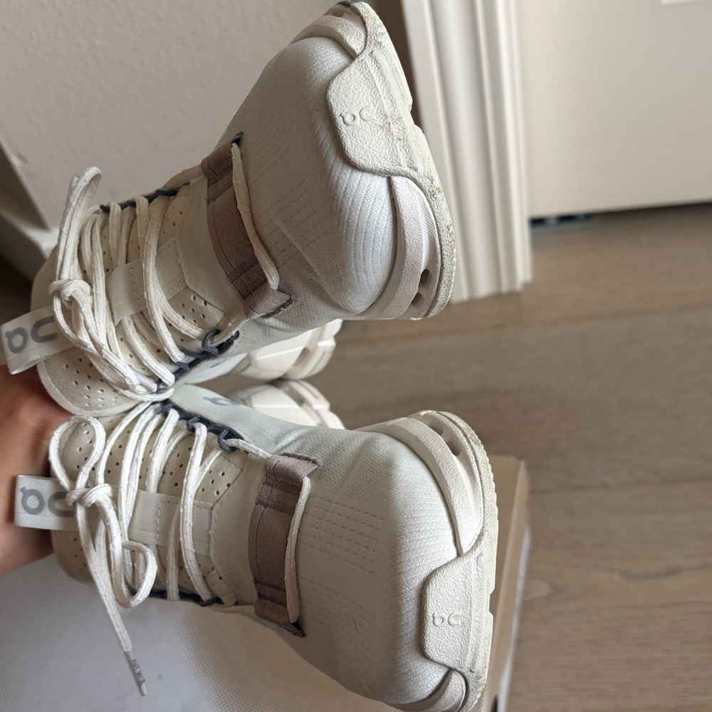 GUC on running cloudnova 2 ice/sand size 5.5 with original shoe box - Picture 13 of 16